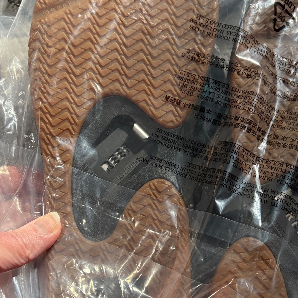Reef Black Silver Flip-Flops with the bottle openers on the bottom!! NWT - Picture 3 of 6